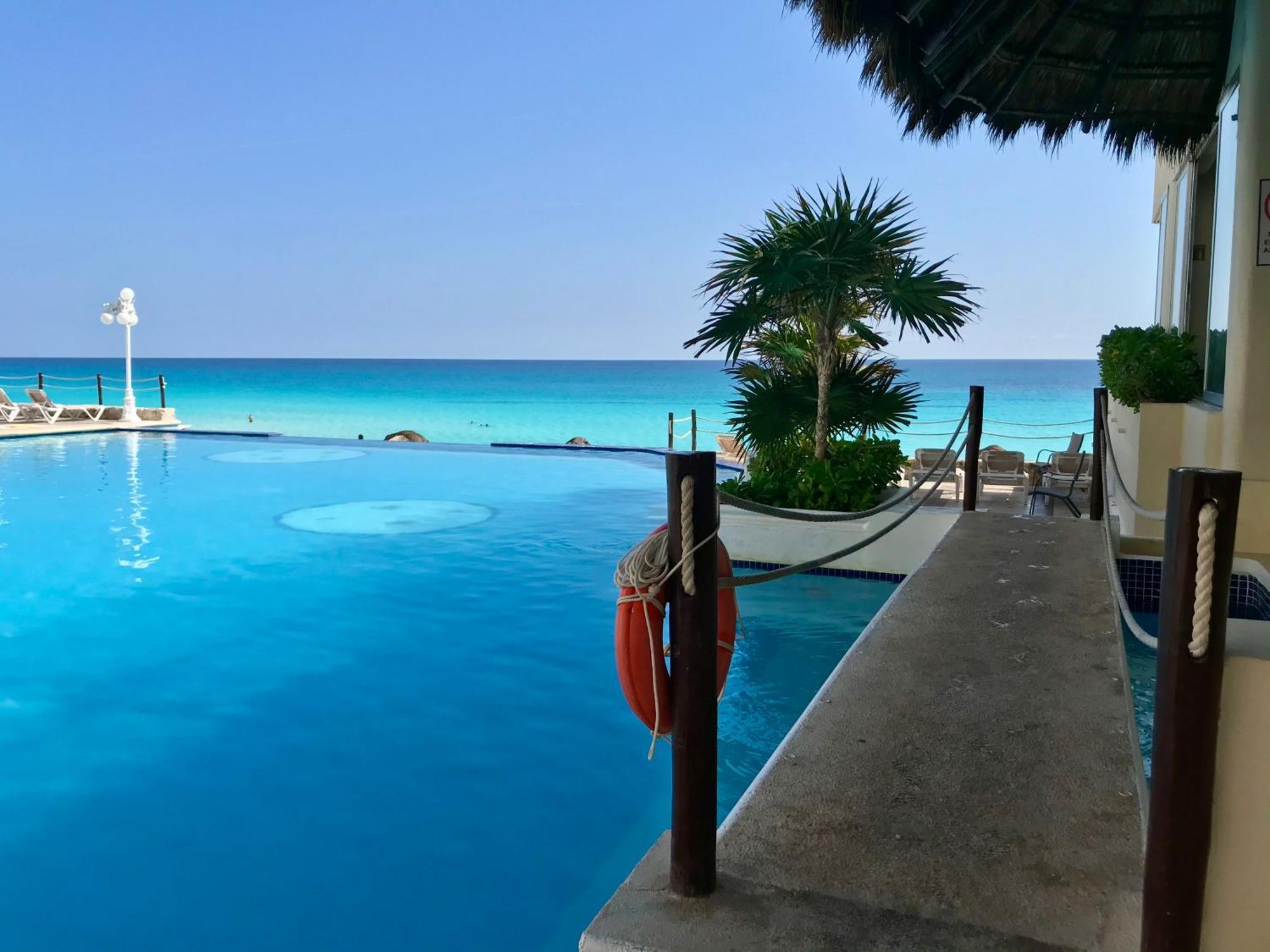 Beachside Apartments Cancun Exterior photo