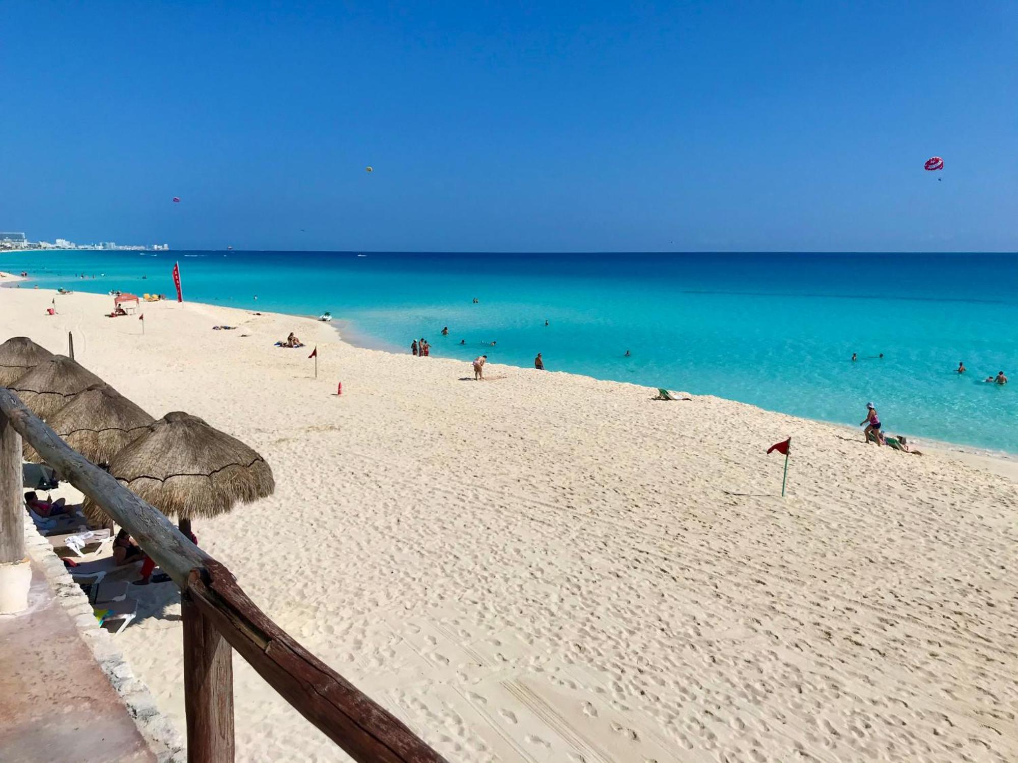 Beachside Apartments Cancun Exterior photo
